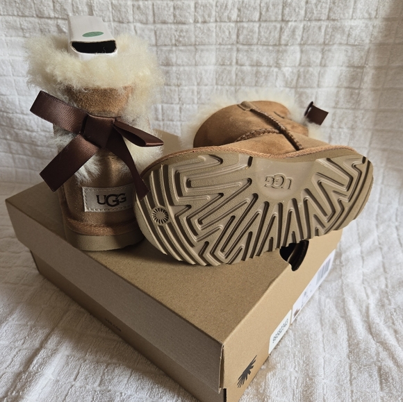 T Mini Bailey Bow II UGG 9c Chestnut Brown - Picture 5 of 12